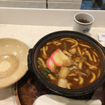 山本屋総本家 - 卵入り味噌煮込みうどん1090円。