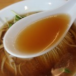 らーめん食堂 ゆうき屋 - 【2017.10.6(金)】醤油らーめん(並盛・150g)750円のスープ