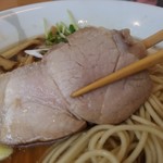 らーめん食堂 ゆうき屋 - 【2017.10.6(金)】醤油らーめん(並盛・150g)750円の豚チャーシュー