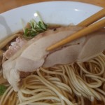 らーめん食堂 ゆうき屋 - 【2017.10.6(金)】醤油らーめん(並盛・150g)750円の鶏チャーシュー