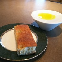ピャチェーレ - フォカッチャとオリーブオイル
