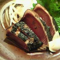 土佐料理 祢保希 赤坂店 - 週替り定食 1260円 の鰹のタタキ