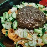 じゃじゃ麺と酒の肴 喜作 - 赤じゃじゃ（特大・アップ）