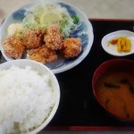 南新庄ドライブイン - Aランチ(鶏の唐揚げ定食)は600円