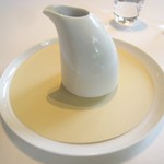 キュイジーヌ[s] ミッシェル・トロワグロ - ソース入れ