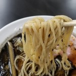 MEN-EIJI - ＢＬＡＣＫ海苔ラーメンの麺リフト