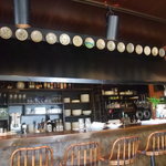 フローレンス - 0311震災でカウンター上の絵皿が割れたらしい（0309撮影）