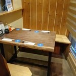 Kou - 店内テーブル席