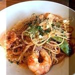 Lucaバル - 海老とせんごく豆のトマトソースパスタ