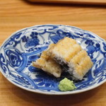 柚木元 - 白焼きは皮がパリッと焼かれていて、身も厚く脂も乗っています