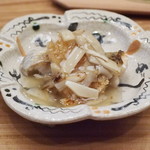 柚木元 - ノドグロの松茸餡には、今年はおこげが付いてきました