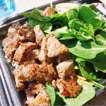 Steak Shack - ステーキプレート $8.25-
            アメリカンビーフがたっぷり！なぜかごはんまでおいしいという。