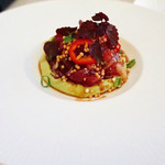 SKY Waikiki - ポキ&アボカドの王道な組み合わせの前菜。