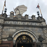 マゼランズ - 2017/10 東京ディズニーシーのメディテレーニアンハーバーのフォートレス（要塞）の中央にある大きな黄金のドーム…大航海時代の偉大な探険家マゼランに敬意を表して名付けられたレストラン マゼランズ。要塞の落ち着いた雰囲気の中で食事ができ、ディズニーシーで一番お気に入りなレストランなのだ