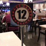 Flinders Bar & Grill - カジノ内のフードコートらしいルーレットをかたどった番号札