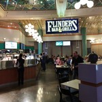 Flinders Bar & Grill - The Reef Hotel Casinminato 1階にある「Flinders Bar & Grill」