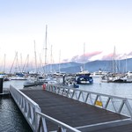 Flinders Bar & Grill - 夕暮れのケアンズ港