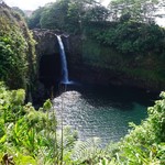 CAFE100 - おまけ。ツアー中に見たレインボーフォールという滝。CAFE100も同じヒロの街中にあるそう。