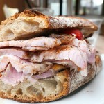 まちのパーラー - ローストポークのサンドイッチ