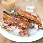 まちのパーラー - ローストポークのサンドイッチ