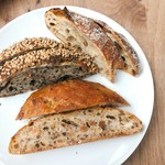 まちのパーラー - サルシッチャセットのパン