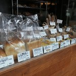 まちのパーラー - パン棚