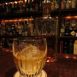 バースカーレット - ④ジョニーウォーカーの原酒、モートラックをロックで