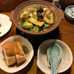 河童の川太郎 - アボカドとエビのアヒージョ