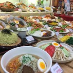 Famiri Resutoran Ratan - 店頭の食品サンプル…凄い数です！