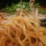 麺屋 一矢 - 赤辛ラーメン 中太麺