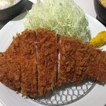 低温で揚げるとお肉の香りと油の旨味が際立ちます