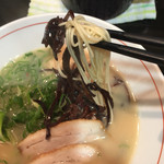 Ramen Izakaya Toshitarou - 細麺、キクラゲは多目です