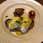 The Reef Hotel Casino - メイン料理：エッグベネディクト