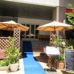 カミーヤ - 道路からの様子