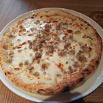 hokkaidouitariammiabokka - 富良野ラベンダーポークと北海道産スカモルツァチーズのピッツァ