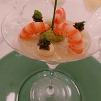 ラ・グランターブル ドゥ キタムラ - 岐阜県本巣産・野菜ムースと　知多半島産渡り蟹の愛知県　加藤農園産フルーツトマトのジュレ寄せ　三河一色産・車海老を飾って