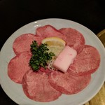 松阪焼肉 家族亭 - 上塩タン1400円