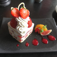 ブッフェアンドカフェ スロープサイドダイナー ザクロ - 