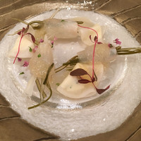 旧桜宮公会堂 - ヒラメの昆布締め
                蕪とクリームチーズのプチパケ