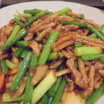 中国料理 王記 - ランチの豚肉とニンニクの芽炒め720円