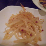 中国料理 王記 - ランチの豚肉とニンニクの芽炒め720円