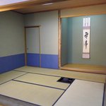 老舗あづみ - 奥に畳
