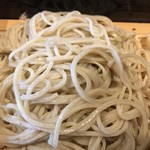 Nakashouya - 細切りで白っぽい蕎麦です。