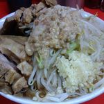 ラーメン二郎  - （2017.10.6）ラーメン、豚W、ニンニクまし、アブラまし　別角度