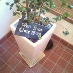 パン工房　コムギ屋 - ベンチ前