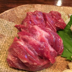 けとばし屋チャンピオン - バラ（手前）とカイノミ