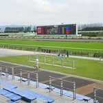 ツー デイズ イチマルゴ - 開催初日  競馬場内