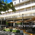 Moana Surfrider, A Westin Resort & Spa - ビーチバー