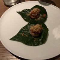 Longrain Tokyo - 美味しいんだけど、ドクダミみたいな葉っぱは苦い