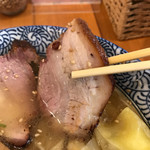 らーめん森や。 - 【2017.9.27】香ばしく焼き上げられた吊るし焼豚。